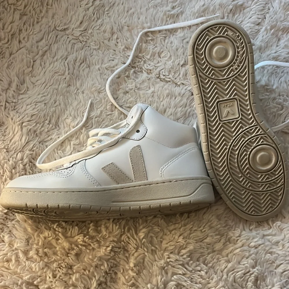 Veja High top sneakers - Picture 2 of 3